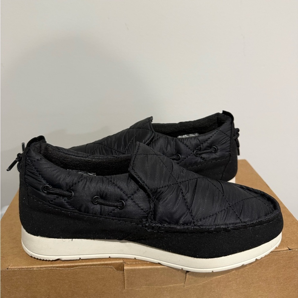 Almost new  Sperry quilted shoe slippers black sz 7 ladies